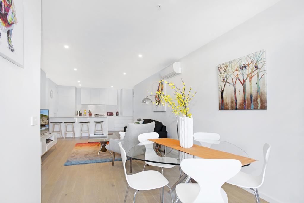 멜번 ☆ Heart Of St Kilda ☆ Infinity Pool+Parking+Wifi 아파트 외부 사진